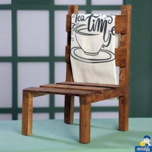 صندلی چوبی نردبانی دستمال دار